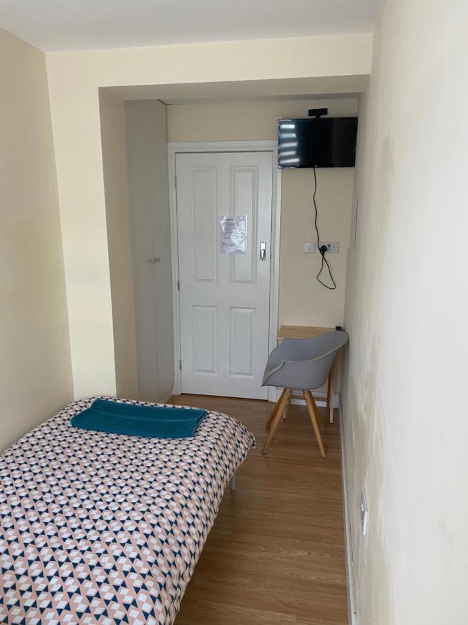 Single Room Only For One Adult Southall Ngoại thất bức ảnh